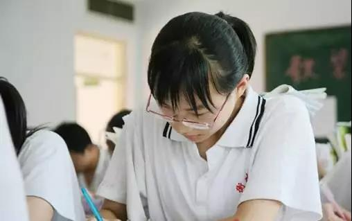 家有初中生：初二要在五個(gè)方面下功夫，不然上了初三困難重重！