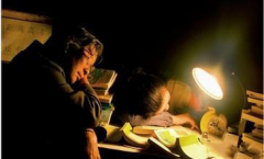 父親，孩子高中能否過好，你的角色很重要！當(dāng)?shù)亩己煤每纯? /> </p>
      <div   id=