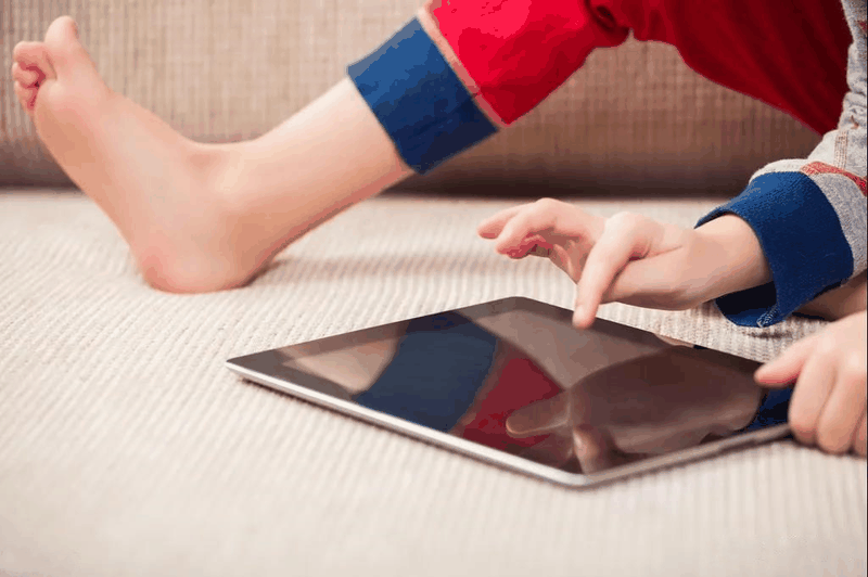 如何對(duì)付“手機(jī)ipad控”的孩子？跟著這位媽媽學(xué)，3招就夠了
