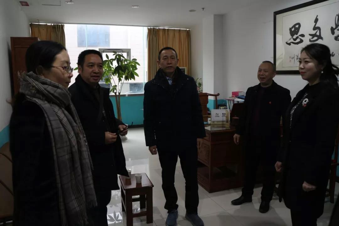 熱烈歡迎市教委交叉檢查組及區(qū)教委領導蒞臨百年教育指導工作！