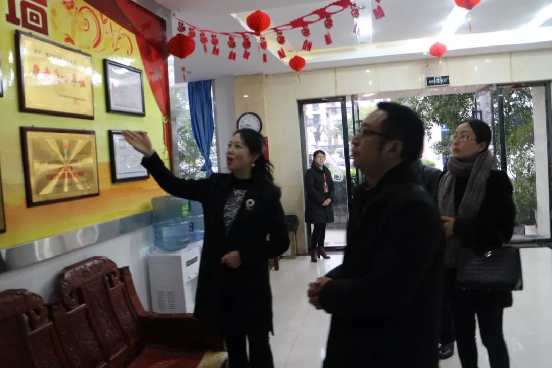 熱烈歡迎市教委交叉檢查組及區(qū)教委領導蒞臨百年教育指導工作！