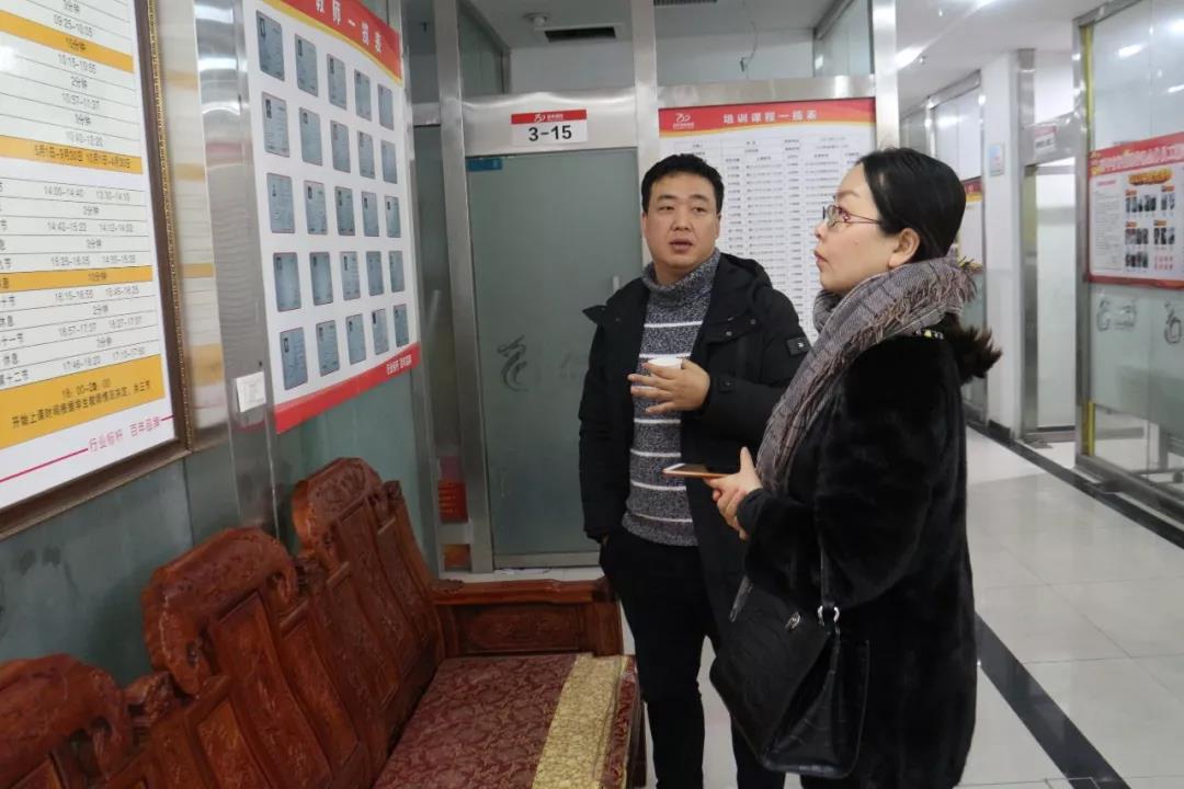 熱烈歡迎市教委交叉檢查組及區(qū)教委領導蒞臨百年教育指導工作！