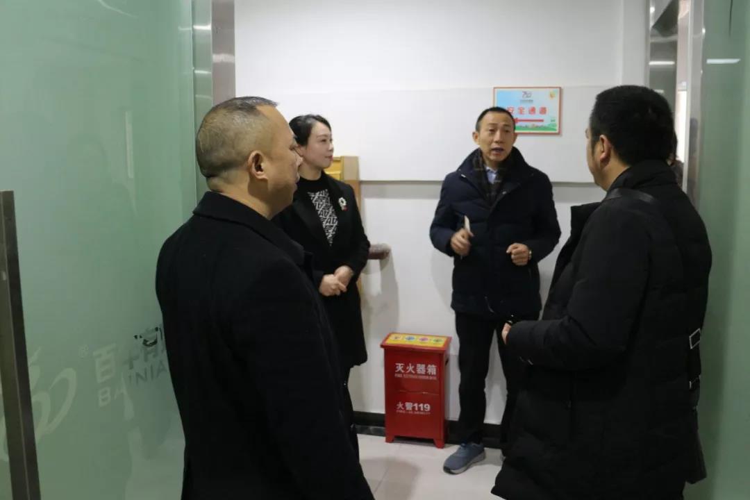 熱烈歡迎市教委交叉檢查組及區(qū)教委領導蒞臨百年教育指導工作！